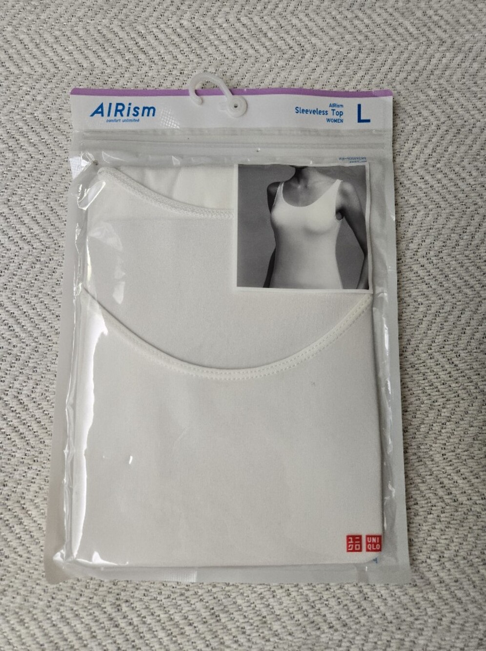 Uniqlo AIRISM Sleeveless Scoop Neck Tank Top